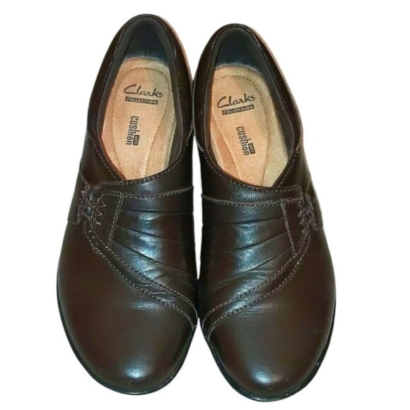 CLARKS Slip On Comfortable Cushion Shoe Size 7 - Picture 2 of 5